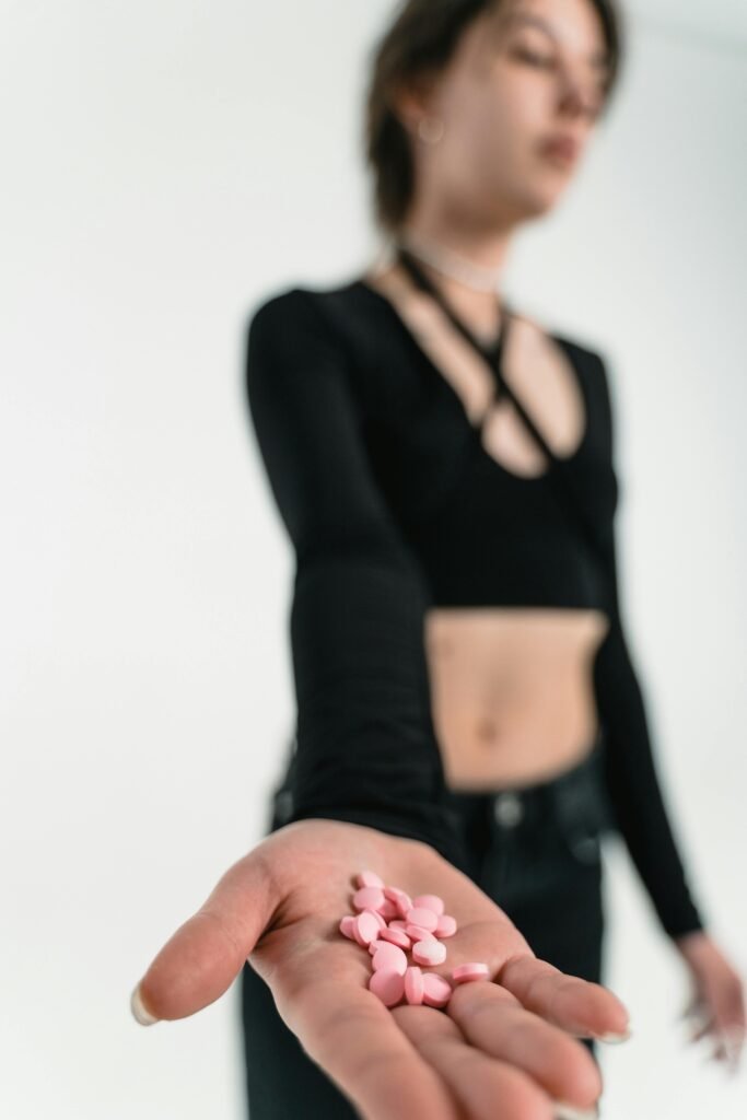 woman whith fat burners pills